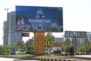 Jelang perundingan dengan AS, delegasi Iran tiba di Islamabad dengan damai